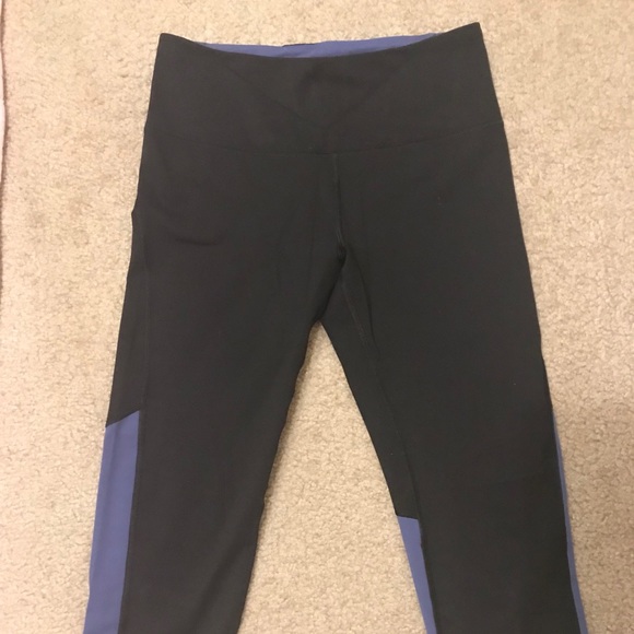 Victoria’s Secret Sport Knockout Crop Pants - Picture 1 of 2